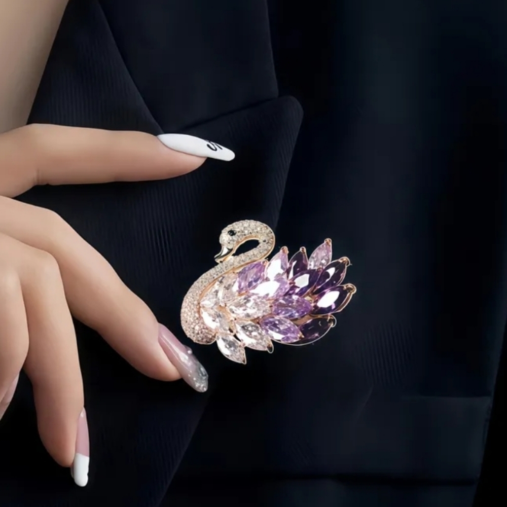 🆕️🦢 PURPLE RHINESTONE SWAN BROOCH PIN🦢